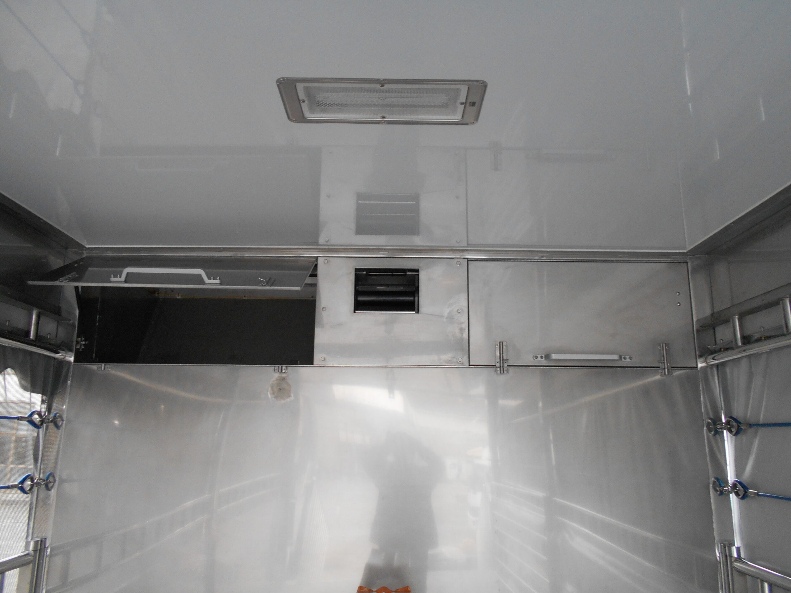 家畜運搬車　柳沼ボデー工場　畜産　新車　製造　牛　豚　養豚　家畜車