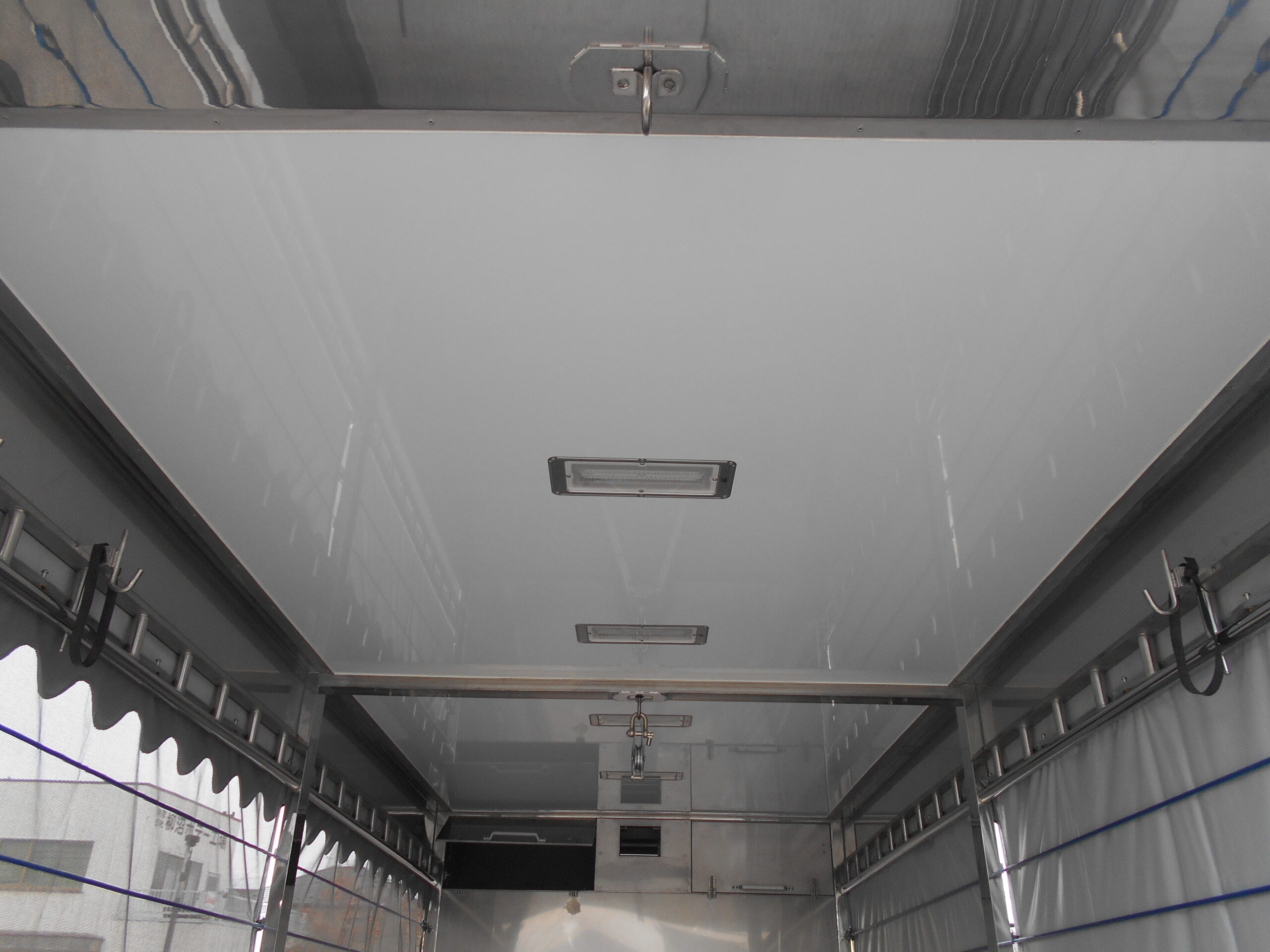 家畜運搬車　柳沼ボデー工場　畜産　新車　製造　牛　豚　養豚　家畜車