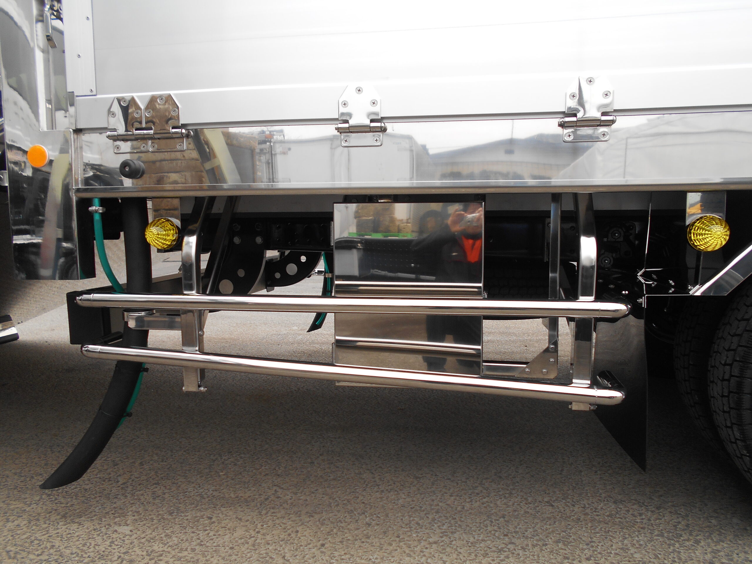 家畜運搬車　柳沼ボデー工場　畜産　新車　製造　牛　豚　養豚　家畜車