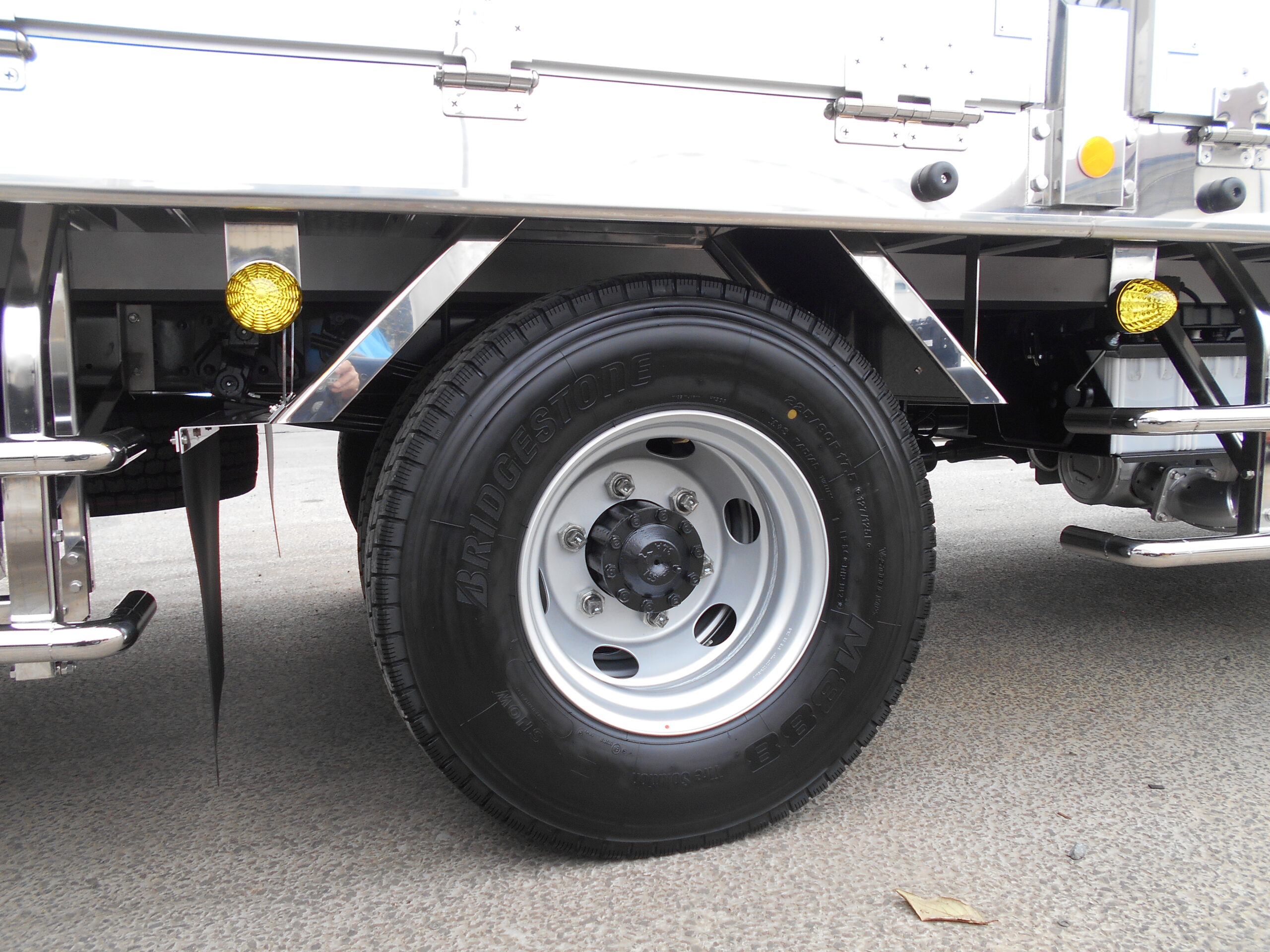 家畜運搬車　柳沼ボデー工場　畜産　新車　製造　牛　豚　養豚　家畜車