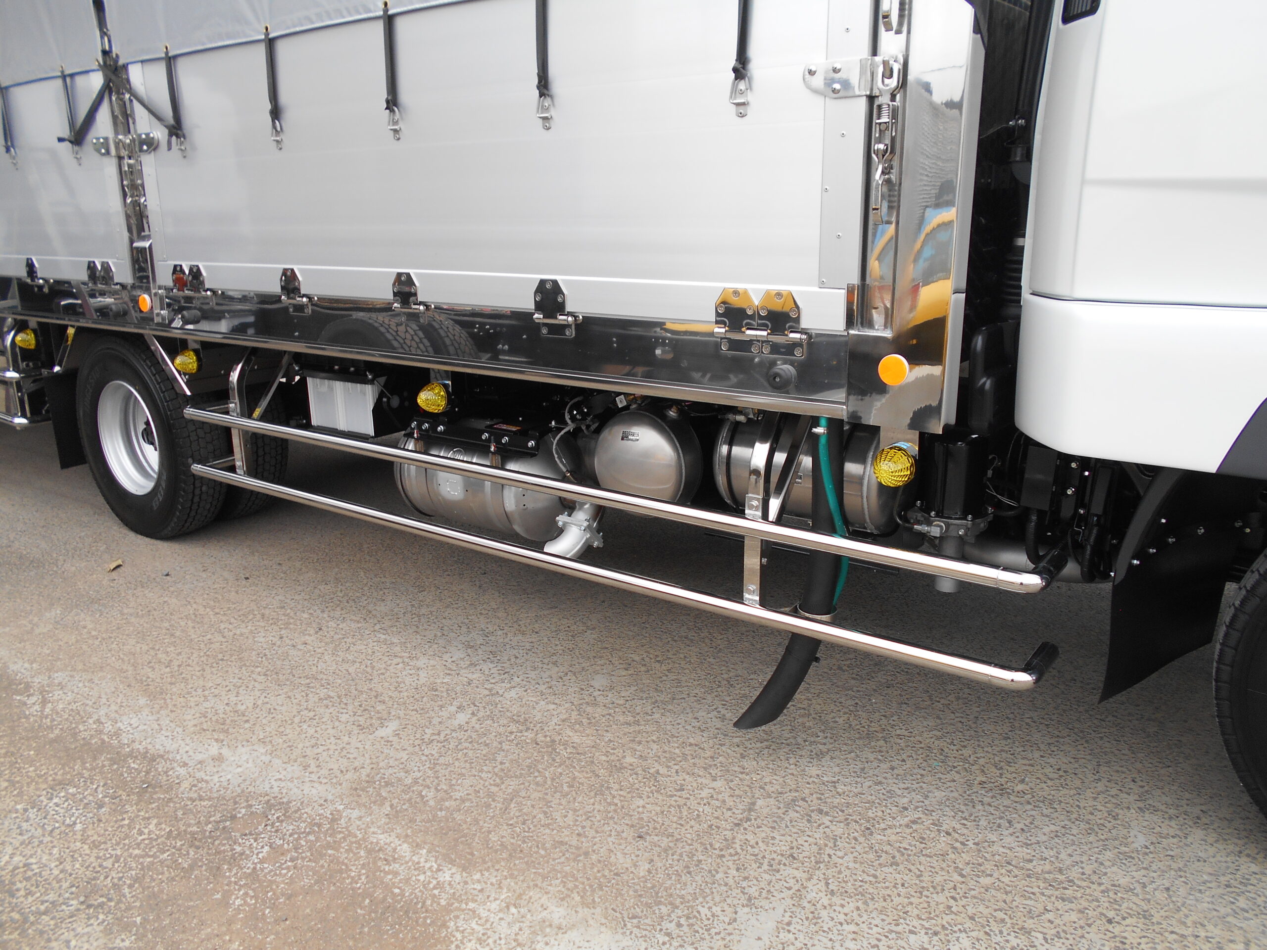 家畜運搬車　柳沼ボデー工場　畜産　新車　製造　牛　豚　養豚　家畜車