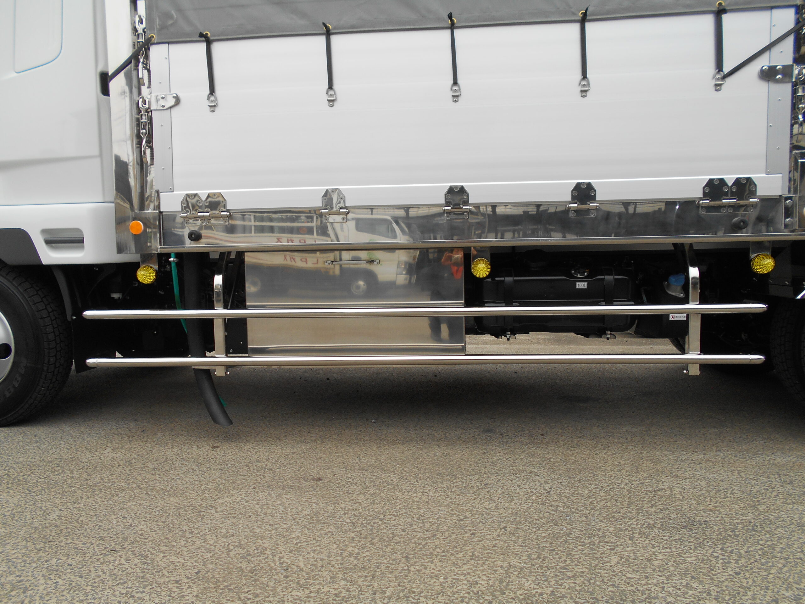 家畜運搬車　柳沼ボデー工場　畜産　新車　製造　牛　豚　養豚　家畜車