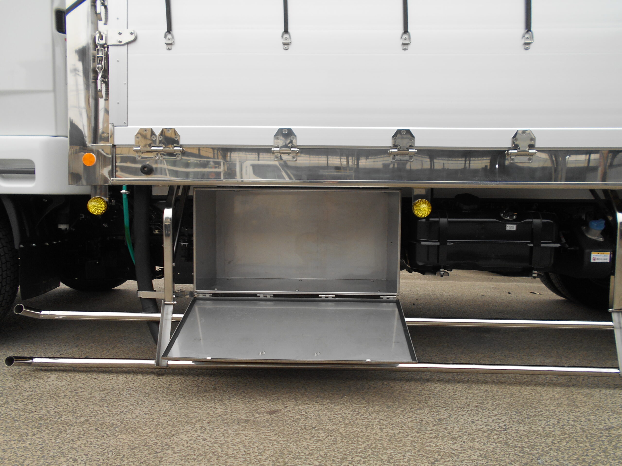 家畜運搬車　柳沼ボデー工場　畜産　新車　製造　牛　豚　養豚　家畜車