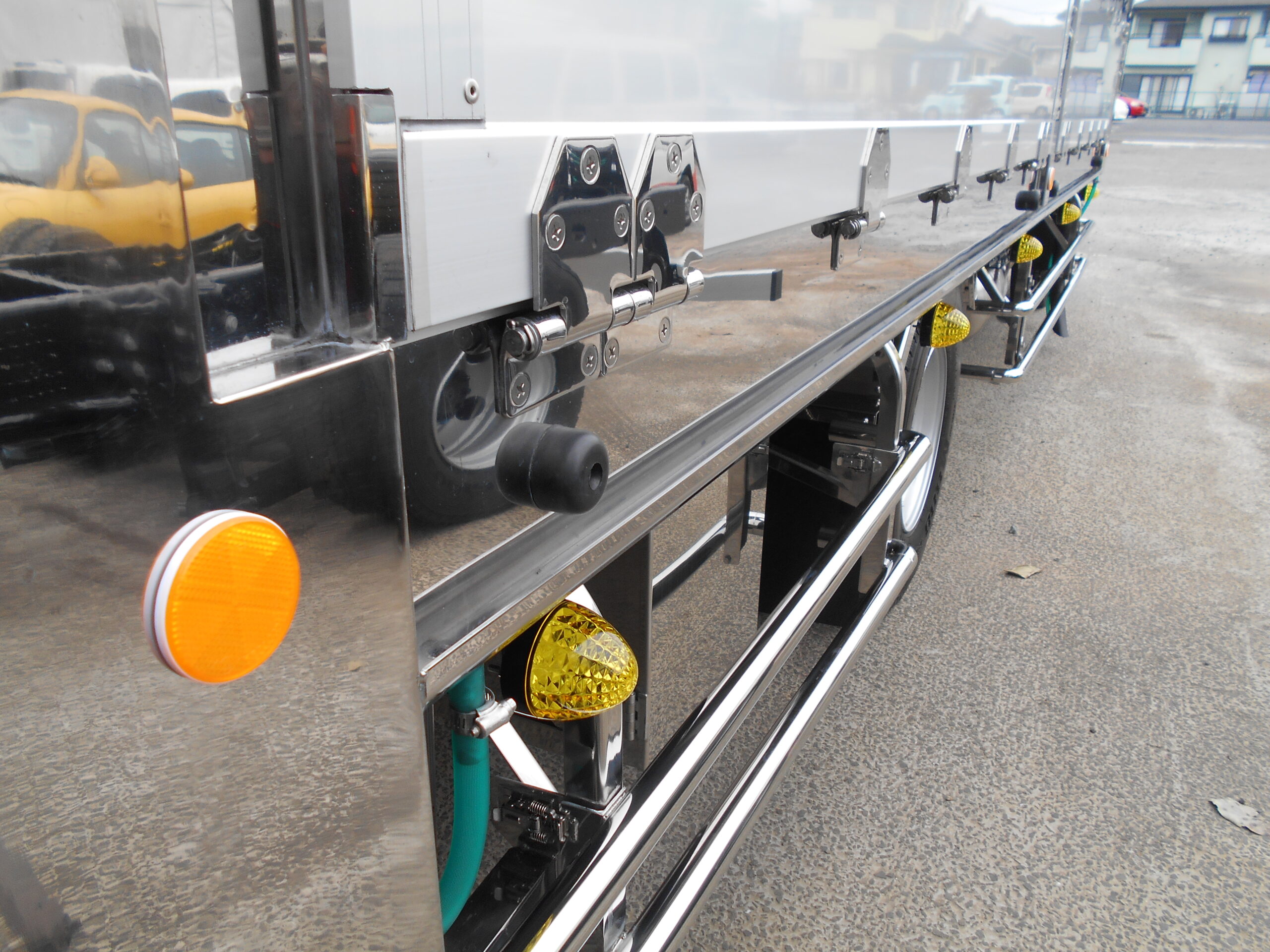 家畜運搬車　柳沼ボデー工場　畜産　新車　製造　牛　豚　養豚　家畜車