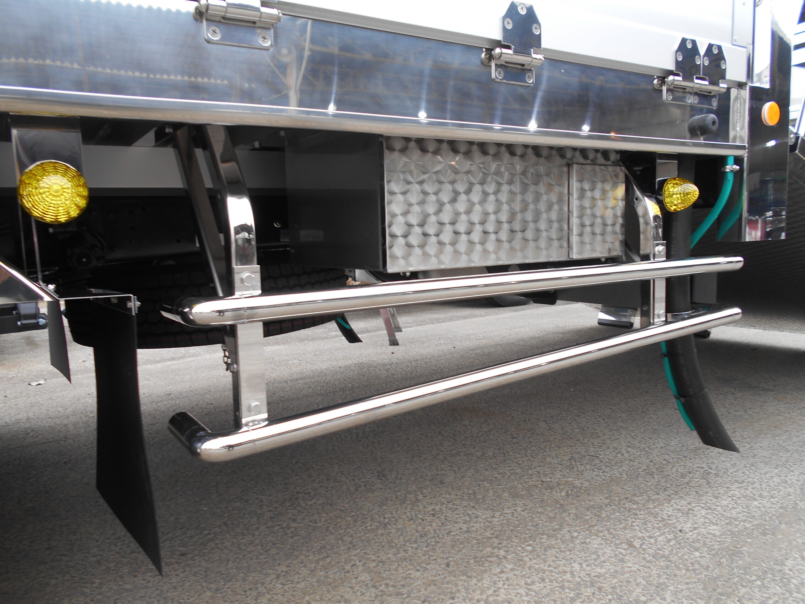 家畜運搬車　柳沼ボデー工場　畜産　新車　製造　牛　豚　養豚　家畜車