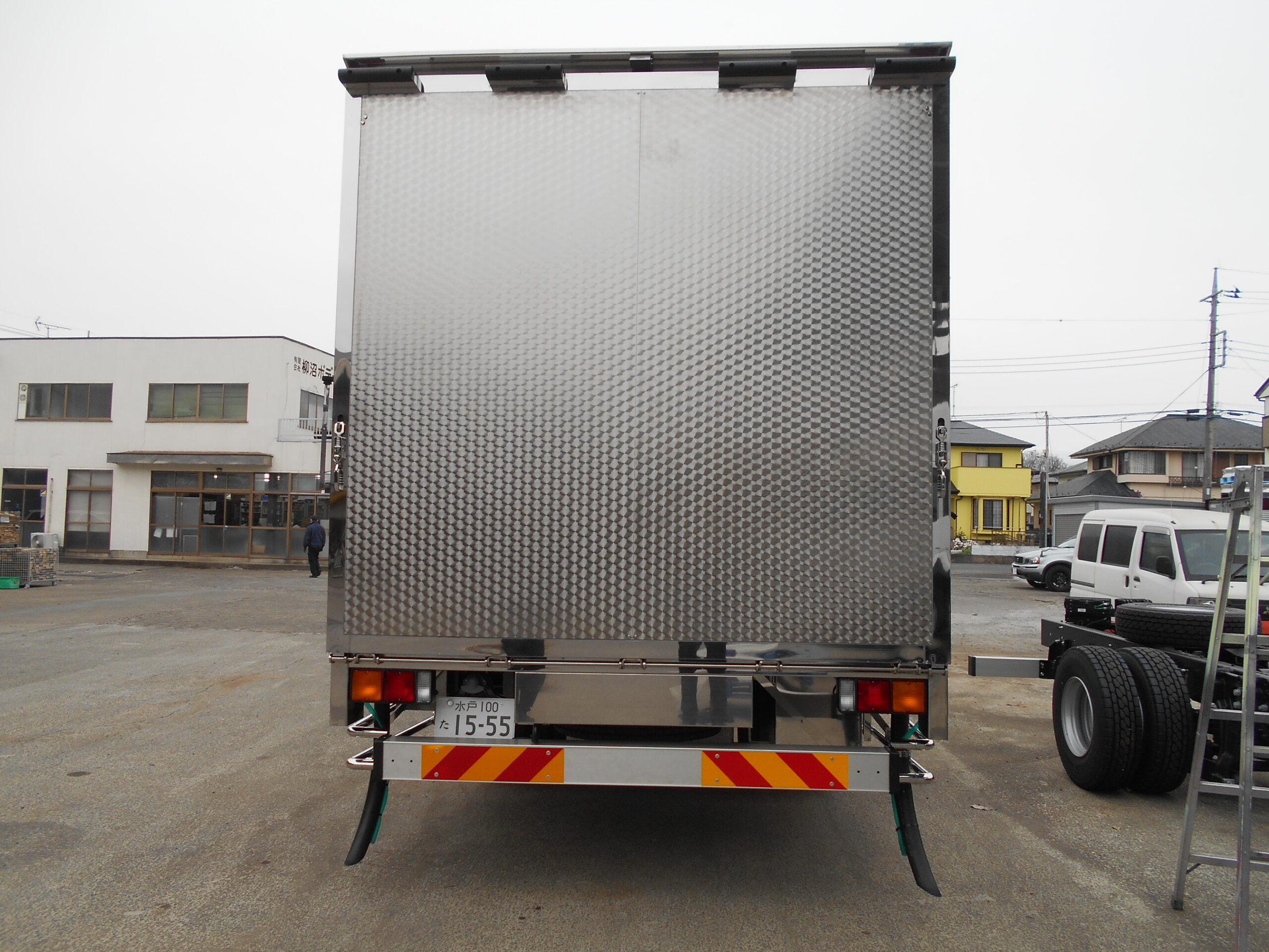 家畜運搬車　柳沼ボデー工場　畜産　新車　製造　牛　豚　養豚　家畜車