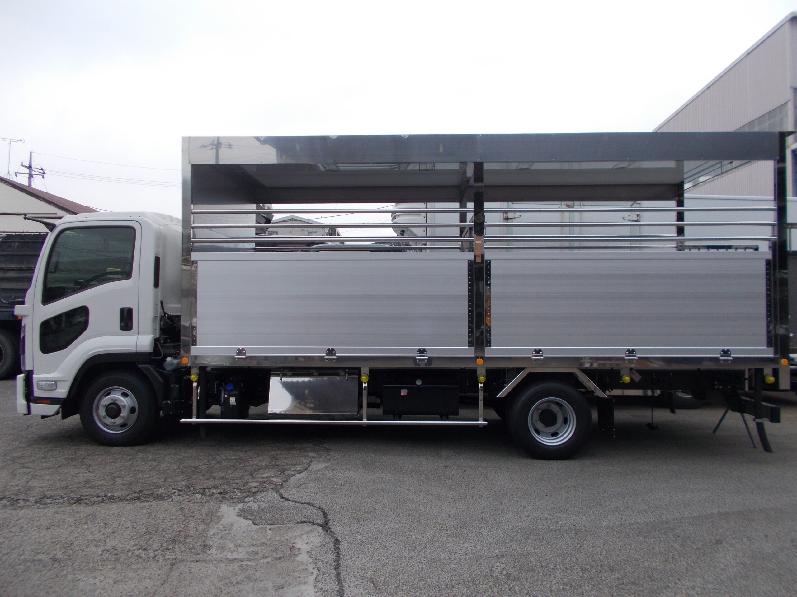 家畜運搬車 柳沼ボデー工場 畜産 新車 製造 牛 豚 養豚 家畜車 グリーンピッグ 愛知県西尾市 販売 いすゞ自動車 ISUZU 新型