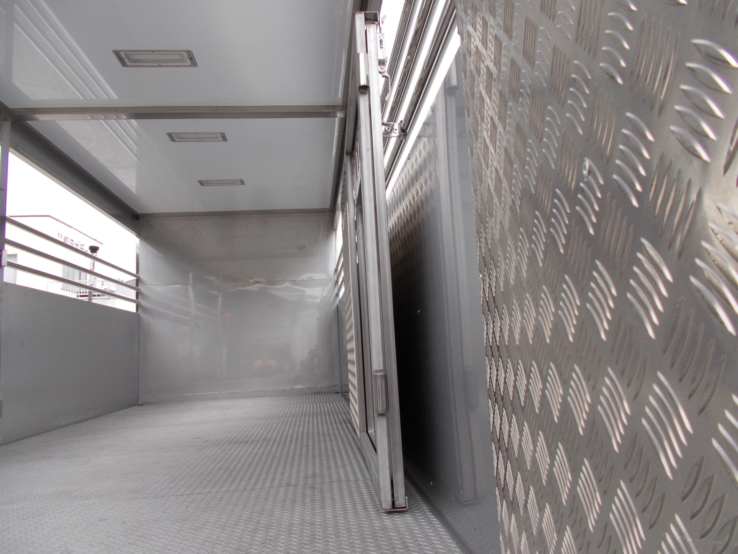 家畜運搬車 柳沼ボデー工場 畜産 新車 製造 牛 豚 養豚 家畜車 グリーンピッグ 愛知県西尾市 販売 いすゞ自動車 ISUZU 新型