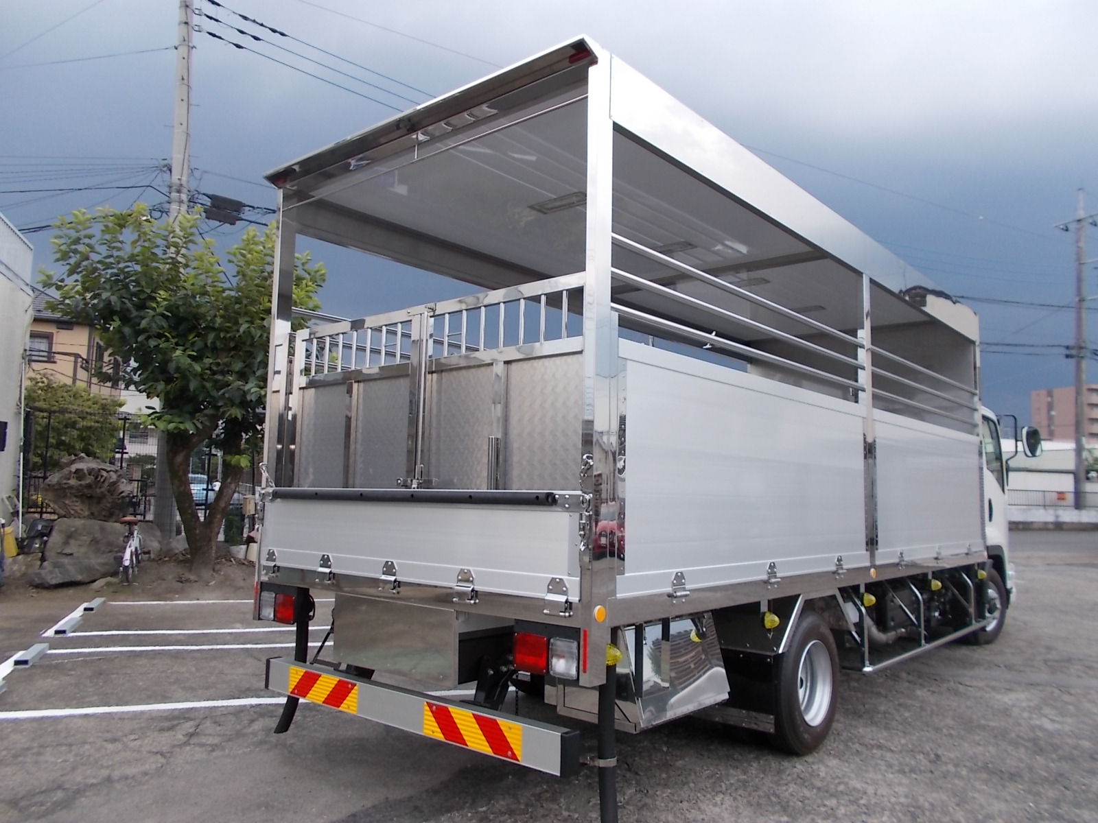 家畜運搬車 柳沼ボデー工場 畜産 新車 製造 牛 豚 養豚 家畜車 グリーンピッグ 愛知県西尾市 販売 いすゞ自動車 ISUZU 新型