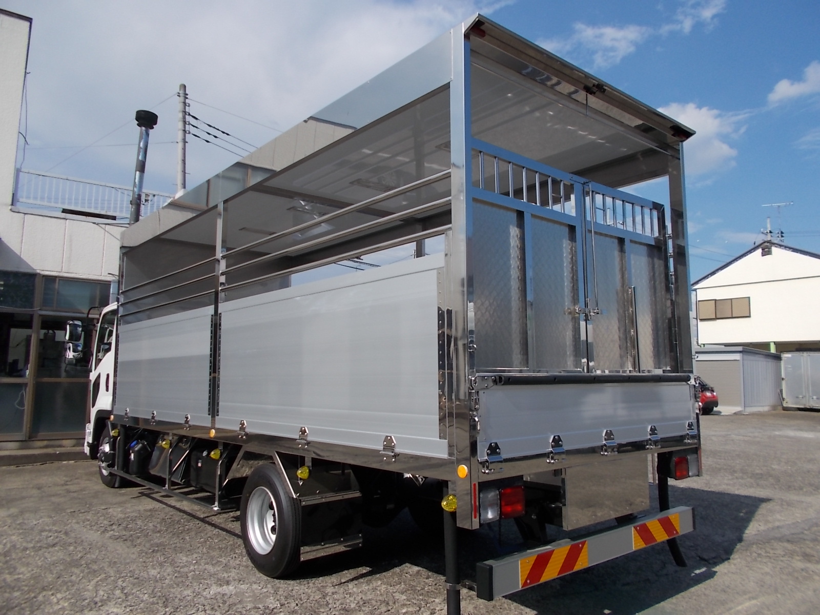 家畜運搬車 柳沼ボデー工場 畜産 新車 製造 牛 豚 養豚 家畜車 グリーンピッグ 愛知県西尾市 販売 いすゞ自動車 ISUZU 新型