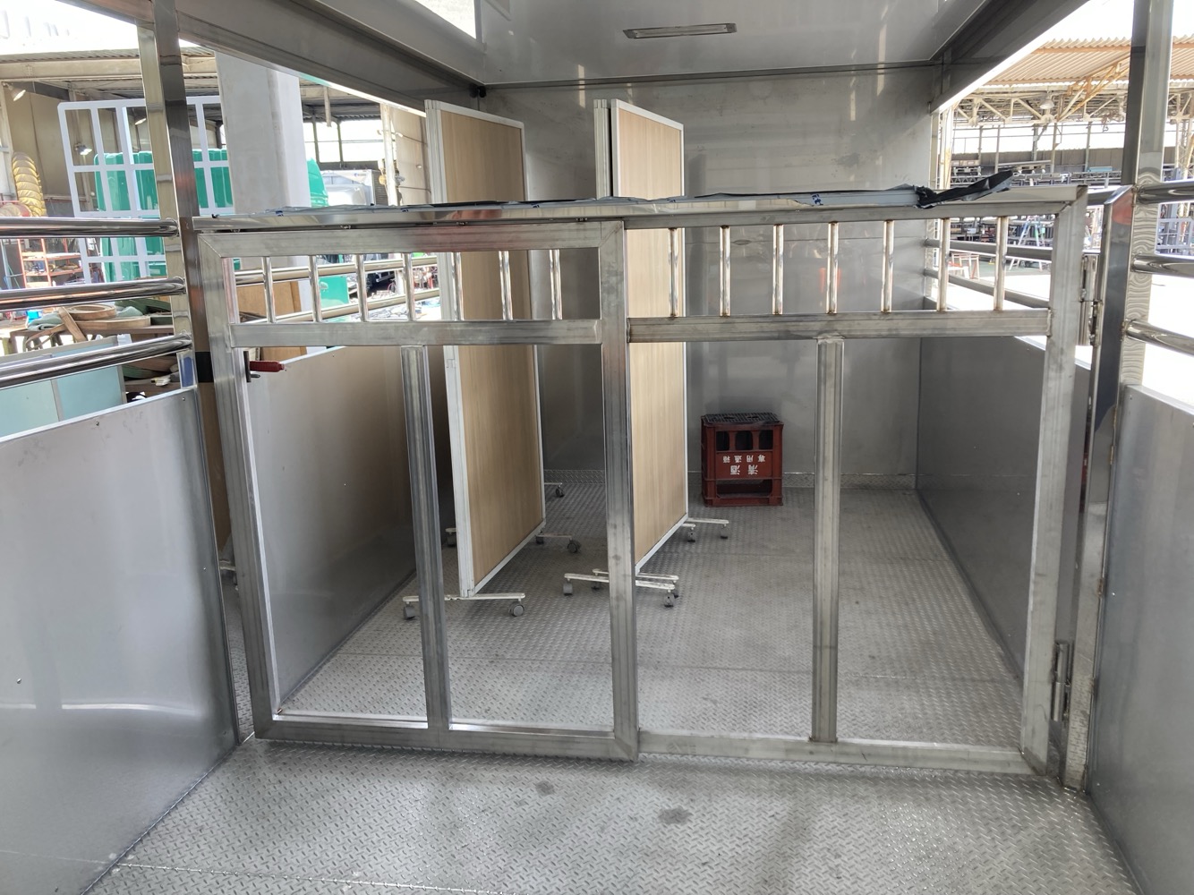 家畜運搬車 柳沼ボデー工場 畜産 新車 製造 牛 豚 養豚 家畜車 グリーンピッグ 愛知県西尾市 販売 いすゞ自動車 ISUZU 新型