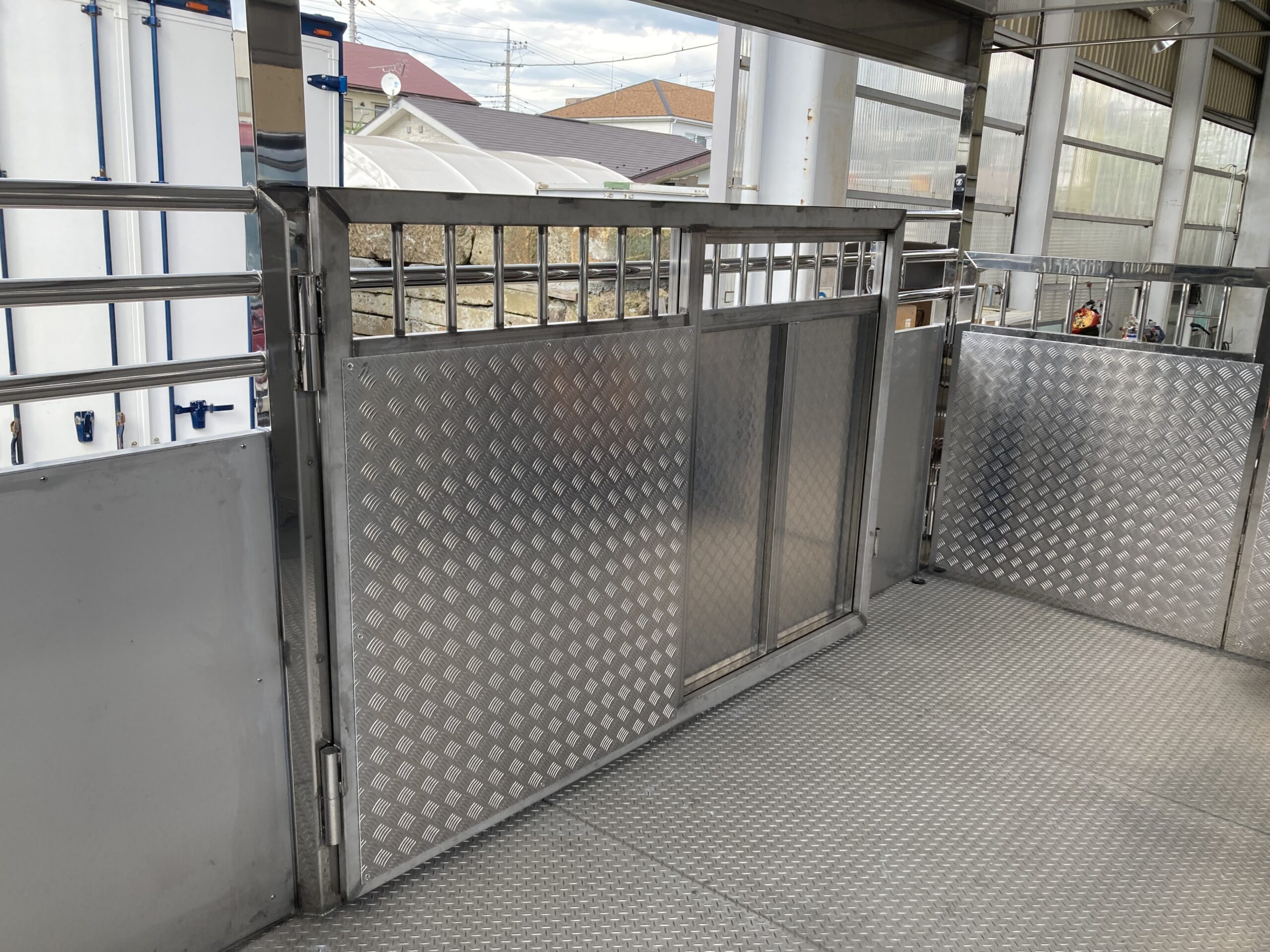 家畜運搬車 柳沼ボデー工場 畜産 新車 製造 牛 豚 養豚 家畜車 グリーンピッグ 愛知県西尾市 販売 いすゞ自動車 ISUZU 新型