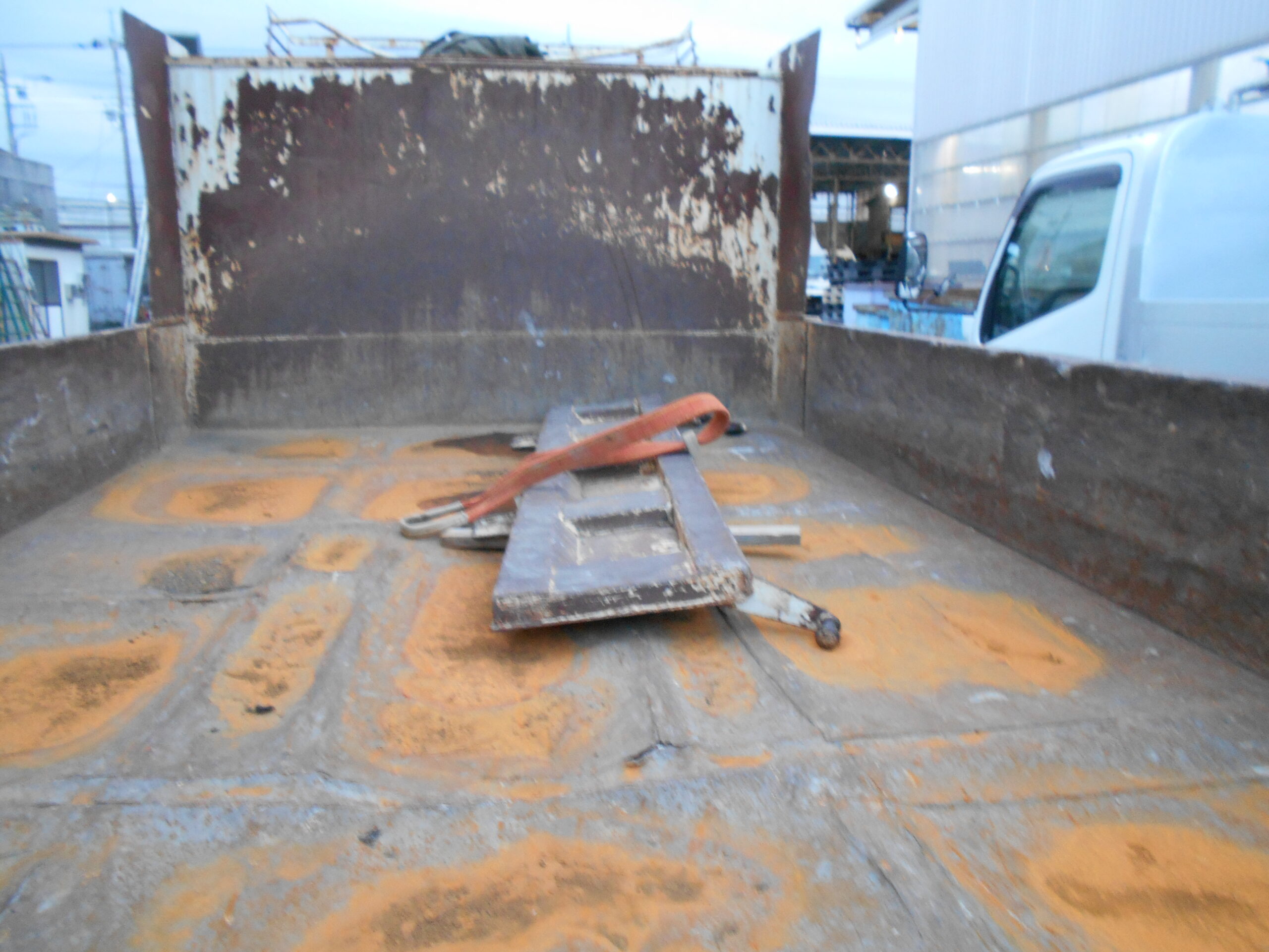 いすゞ ISUZU トラック ダンプ リヤゲート あおり あおりヒンジ ダンプヒンジ