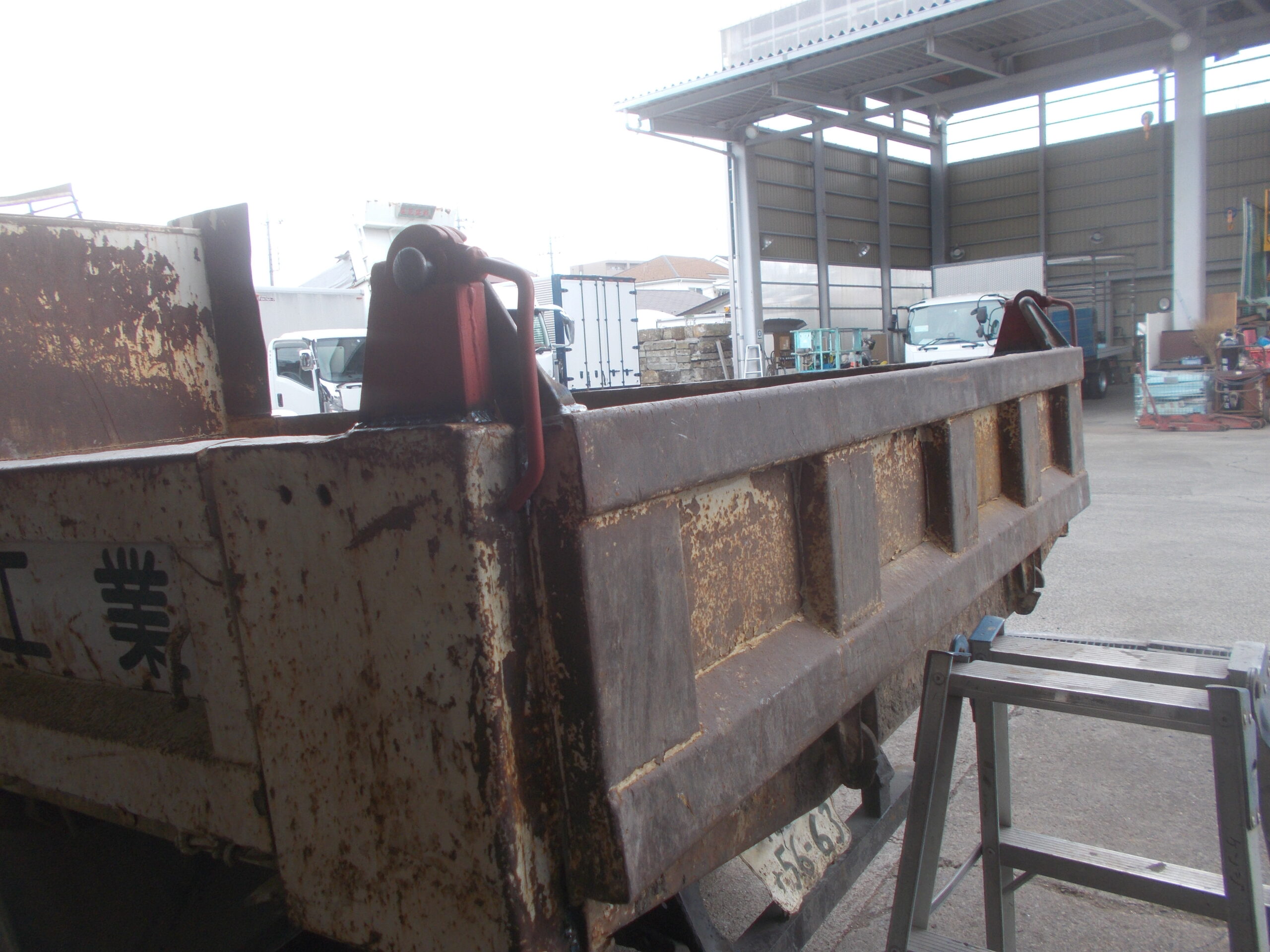 いすゞ ISUZU トラック ダンプ リヤゲート あおり あおりヒンジ ダンプヒンジ