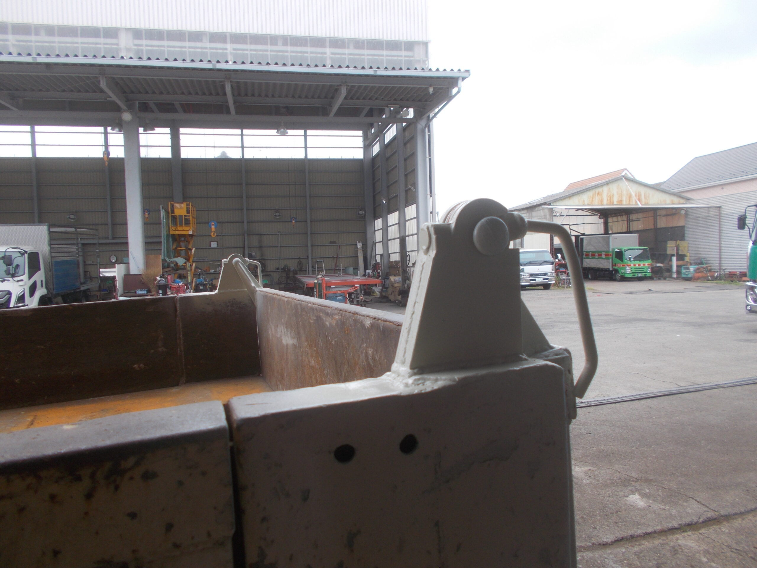 いすゞ ISUZU トラック ダンプ リヤゲート あおり あおりヒンジ ダンプヒンジ