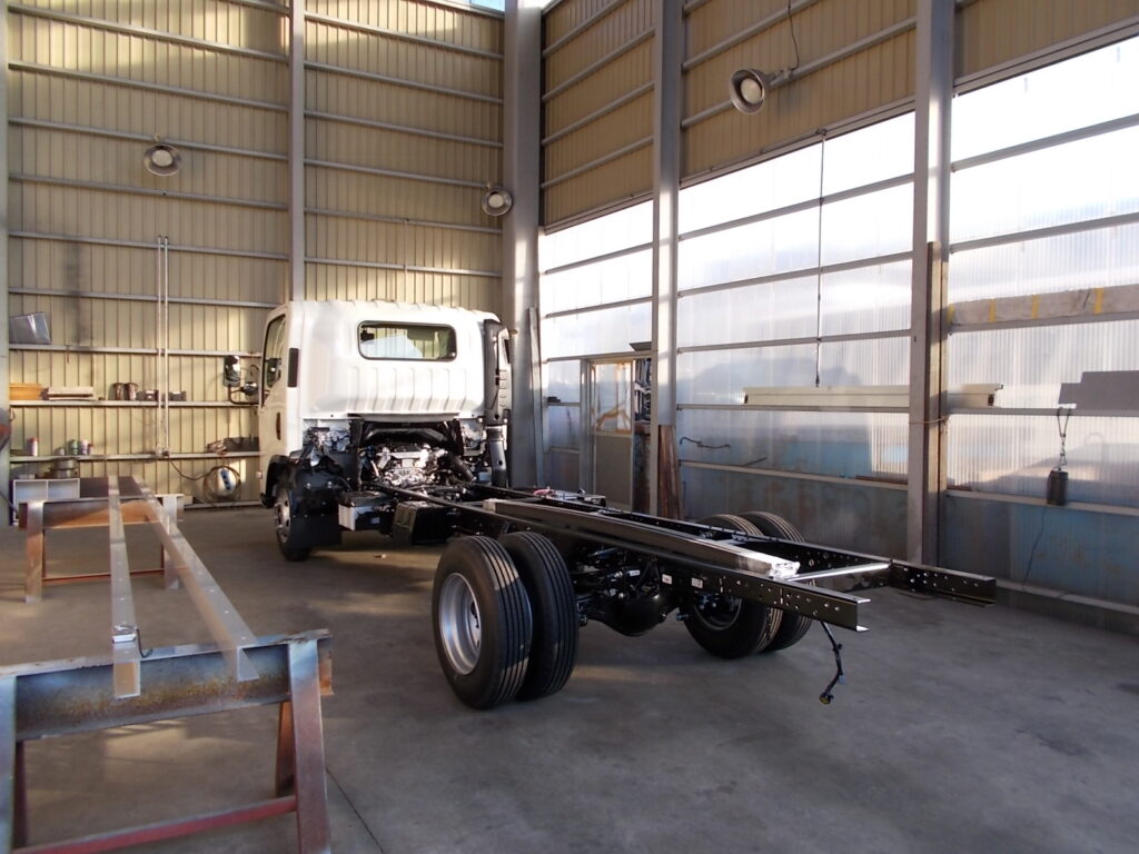 家畜運搬車 柳沼ボデー工場 畜産 新車 製造 牛 豚 養豚 家畜車 JA 農業協同組合 群馬県 吾妻郡 JAあがつま JA群馬 販売 いすゞ自動車 ISUZU 新型