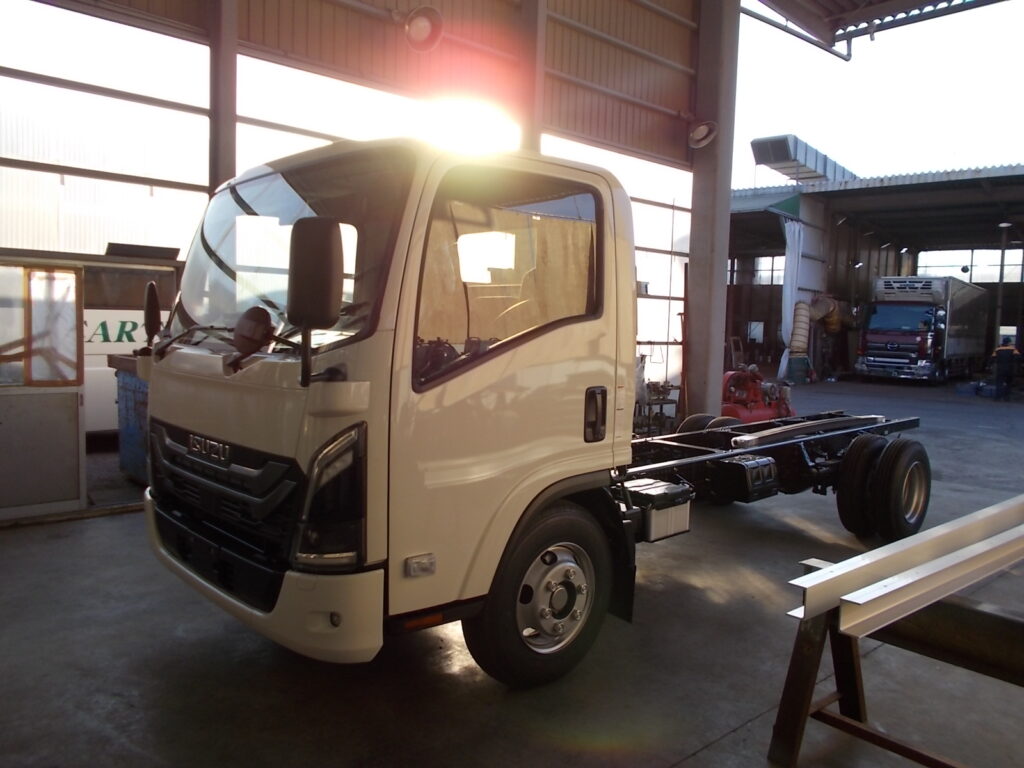 家畜運搬車 柳沼ボデー工場 畜産 新車 製造 牛 豚 養豚 家畜車 JA 農業協同組合 群馬県 吾妻郡 JAあがつま JA群馬 販売 いすゞ自動車 ISUZU 新型