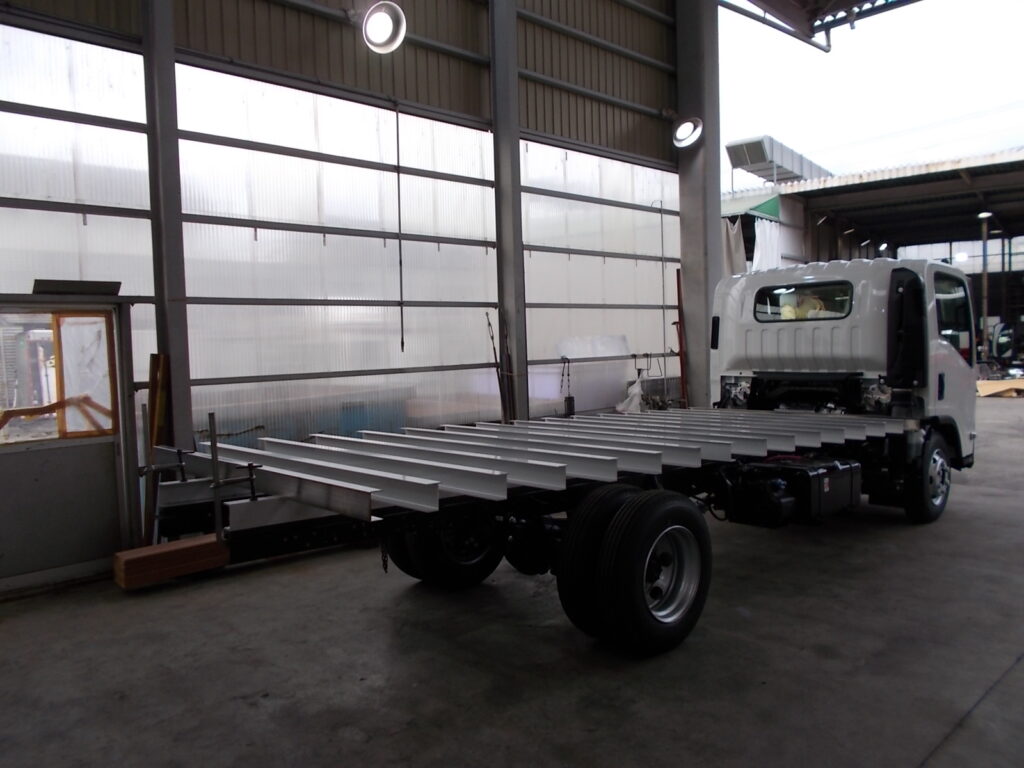 家畜運搬車 柳沼ボデー工場 畜産 新車 製造 牛 豚 養豚 家畜車 JA 農業協同組合 群馬県 吾妻郡 JAあがつま JA群馬 販売 いすゞ自動車 ISUZU 新型