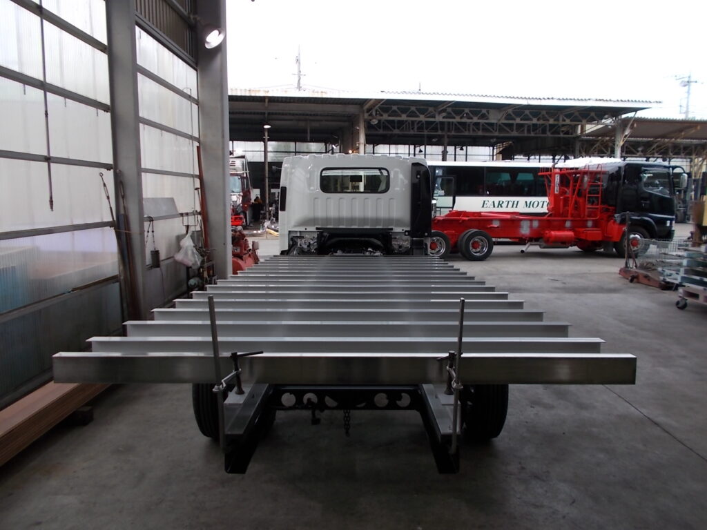 家畜運搬車 柳沼ボデー工場 畜産 新車 製造 牛 豚 養豚 家畜車 JA 農業協同組合 群馬県 吾妻郡 JAあがつま JA群馬 販売 いすゞ自動車 ISUZU 新型