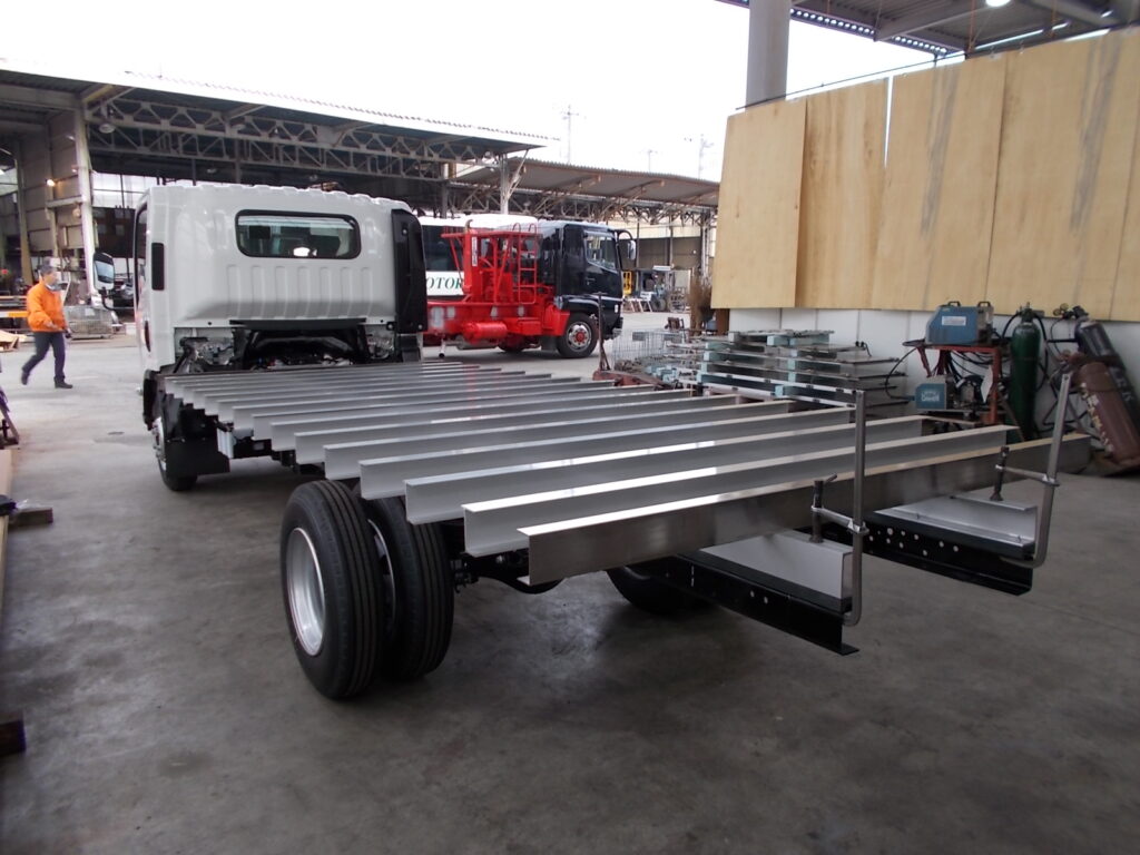 家畜運搬車 柳沼ボデー工場 畜産 新車 製造 牛 豚 養豚 家畜車 JA 農業協同組合 群馬県 吾妻郡 JAあがつま JA群馬 販売 いすゞ自動車 ISUZU 新型