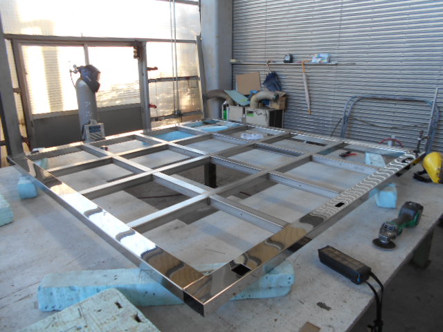 大進農場 家畜運搬車 柳沼ボデー工場 畜産 新車 製造 牛 豚 養豚 家畜車 販売 ゲート修理