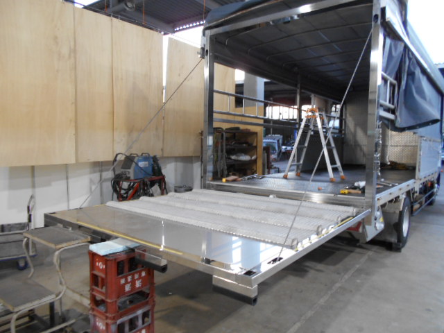 大進農場 家畜運搬車 柳沼ボデー工場 畜産 新車 製造 牛 豚 養豚 家畜車 販売 ゲート修理