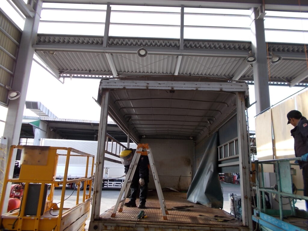 大進農場 家畜運搬車 柳沼ボデー工場 畜産 新車 製造 牛 豚 養豚 家畜車 販売 ゲート修理