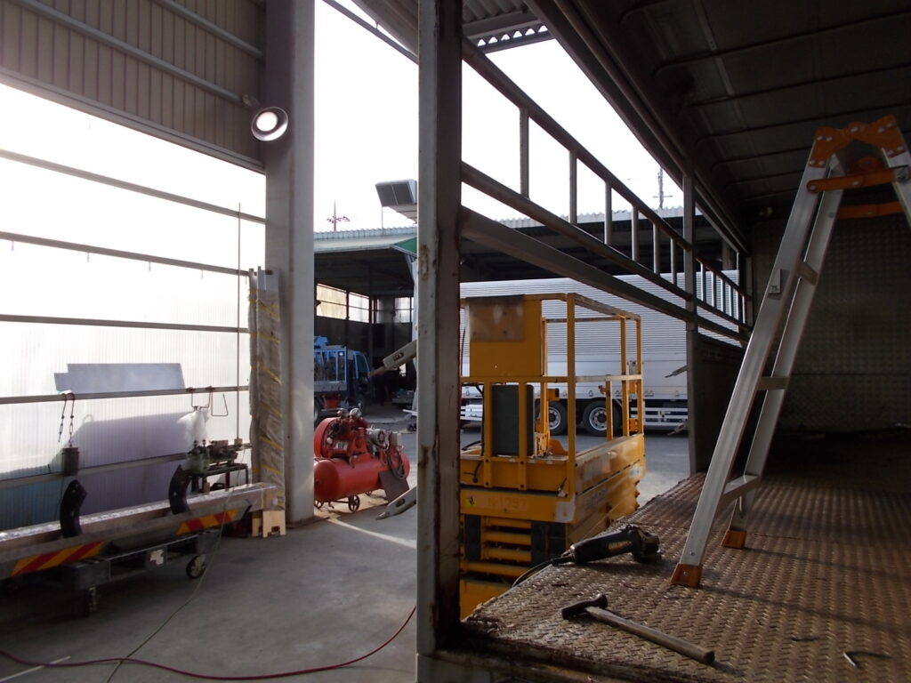 大進農場 家畜運搬車 柳沼ボデー工場 畜産 新車 製造 牛 豚 養豚 家畜車 販売 ゲート修理