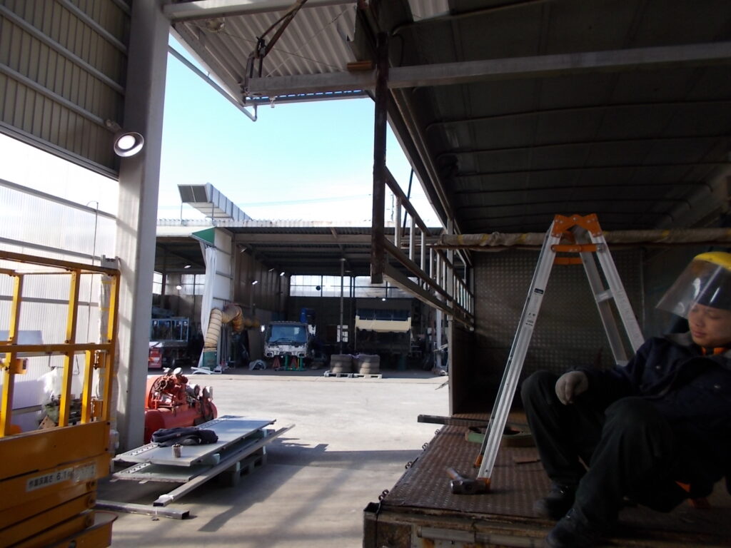 大進農場 家畜運搬車 柳沼ボデー工場 畜産 新車 製造 牛 豚 養豚 家畜車 販売 ゲート修理