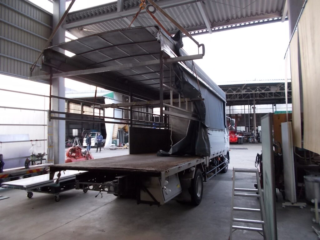 大進農場 家畜運搬車 柳沼ボデー工場 畜産 新車 製造 牛 豚 養豚 家畜車 販売 ゲート修理