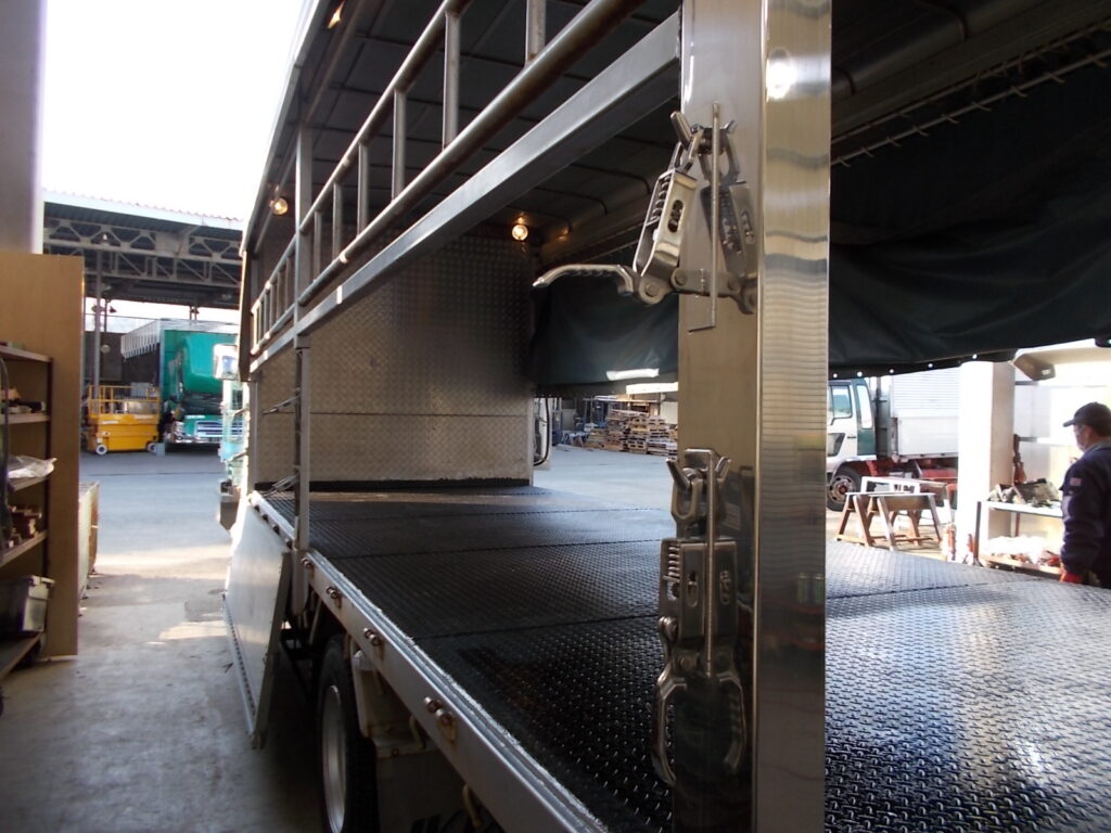 大進農場 家畜運搬車 柳沼ボデー工場 畜産 新車 製造 牛 豚 養豚 家畜車 販売 ゲート修理