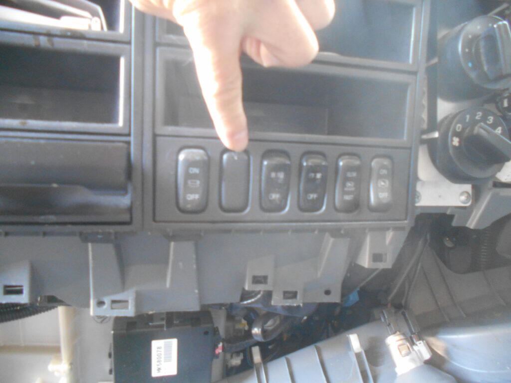 大進農場 家畜運搬車 柳沼ボデー工場 畜産 新車 製造 牛 豚 養豚 家畜車 販売 ゲート修理