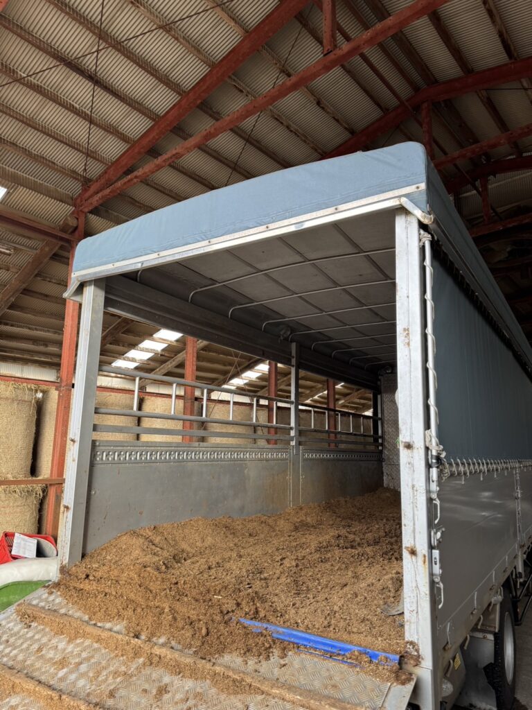 大進農場 家畜運搬車 柳沼ボデー工場 畜産 新車 製造 牛 豚 養豚 家畜車 販売 ゲート修理