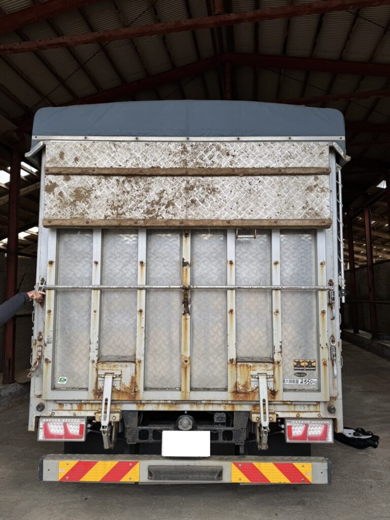 大進農場 家畜運搬車 柳沼ボデー工場 畜産 新車 製造 牛 豚 養豚 家畜車 販売 ゲート修理