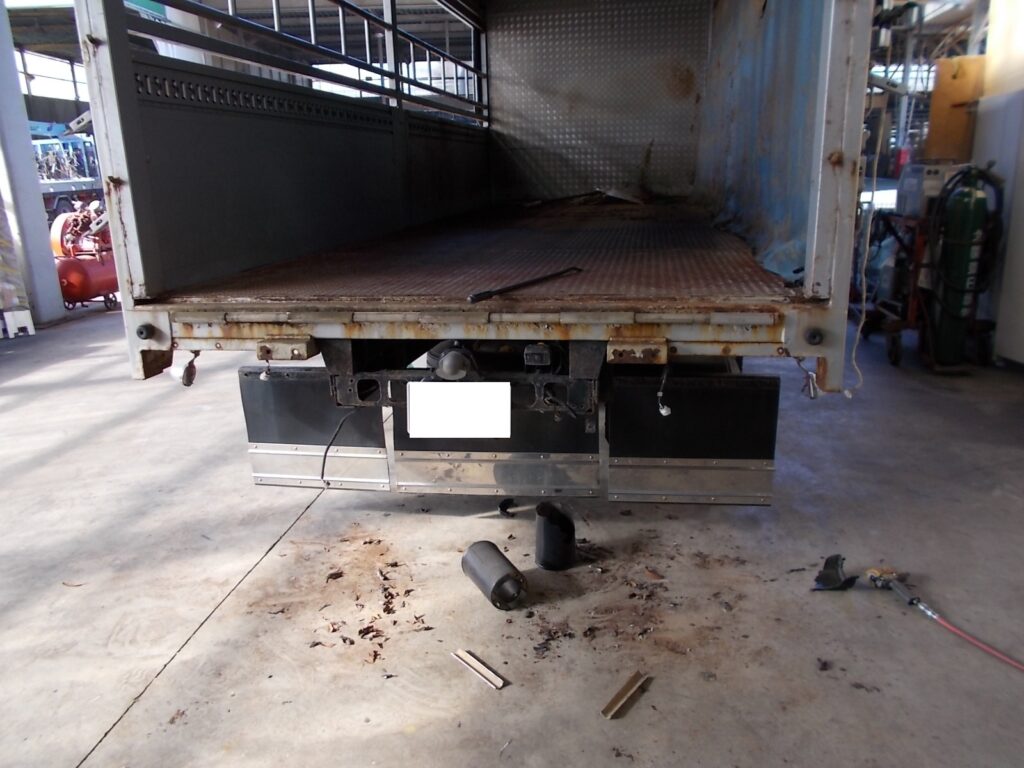大進農場 家畜運搬車 柳沼ボデー工場 畜産 新車 製造 牛 豚 養豚 家畜車 販売 ゲート修理