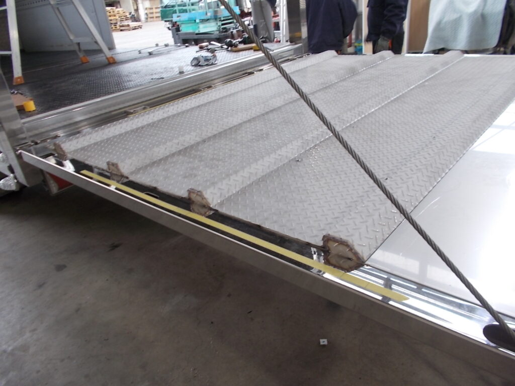 大進農場 家畜運搬車 柳沼ボデー工場 畜産 新車 製造 牛 豚 養豚 家畜車 販売 ゲート修理