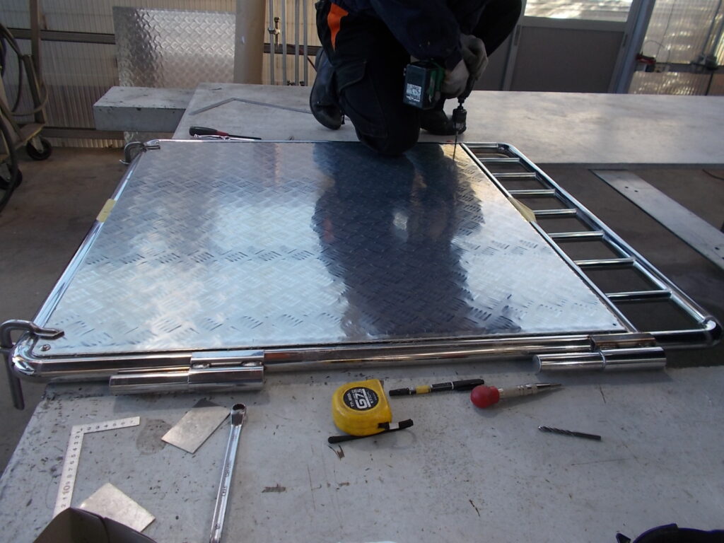 大進農場 家畜運搬車 柳沼ボデー工場 畜産 新車 製造 牛 豚 養豚 家畜車 販売 ゲート修理