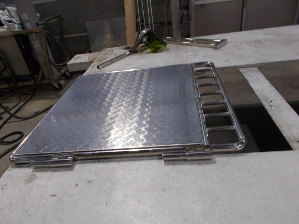 大進農場 家畜運搬車 柳沼ボデー工場 畜産 新車 製造 牛 豚 養豚 家畜車 販売 ゲート修理