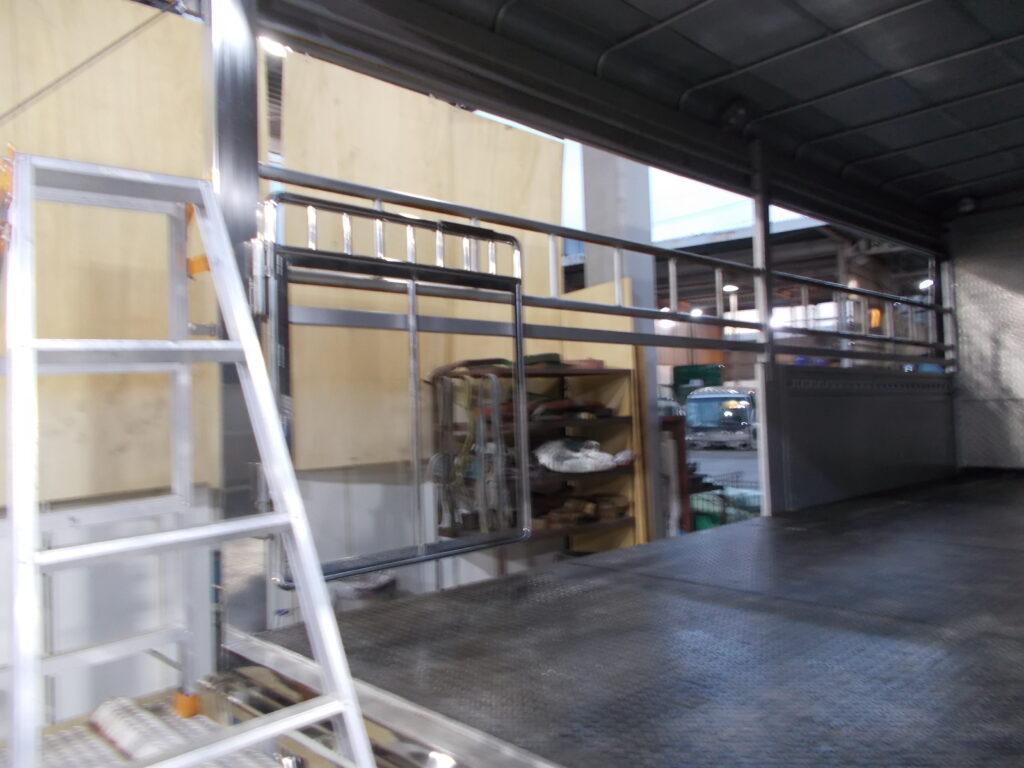 大進農場 家畜運搬車 柳沼ボデー工場 畜産 新車 製造 牛 豚 養豚 家畜車 販売 ゲート修理