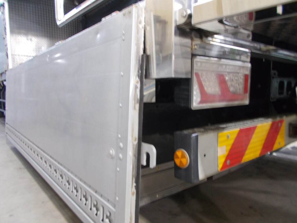 大進農場 家畜運搬車 柳沼ボデー工場 畜産 新車 製造 牛 豚 養豚 家畜車 販売 ゲート修理