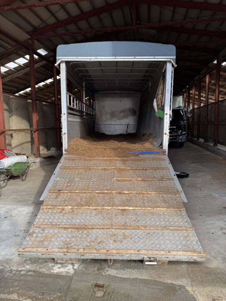 大進農場 家畜運搬車 柳沼ボデー工場 畜産 新車 製造 牛 豚 養豚 家畜車 販売 ゲート修理
