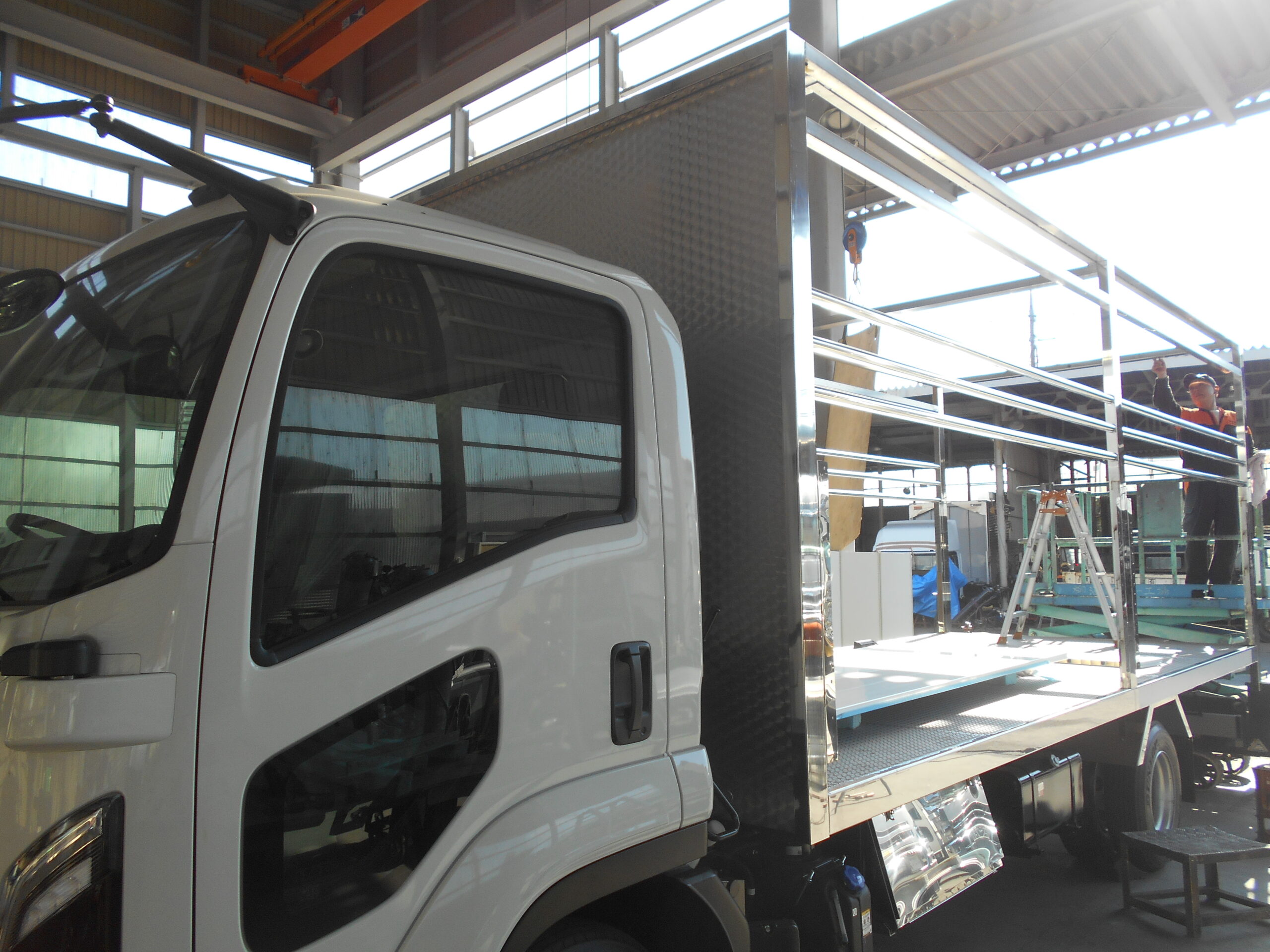 家畜運搬車　柳沼ボデー工場　畜産　新車　製造　牛　豚　養豚　家畜車　グリーンピッグ　愛知県西尾市　販売　いすゞ自動車　ISUZU　新型